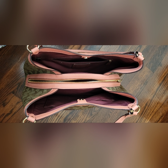 Coach Dark Brown Shoulder Bag with Gold Hardware - Picture 2 of 7